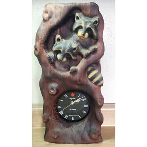 READ Kadian Canada Racoon Clock Log Tree Stump Sculpture Hand Carved Beautiful